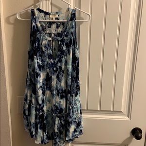 Tunic sleeveless top; modern pattern. Size medium.